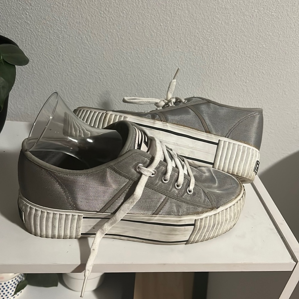 Bongo size 10M silver platform tennis shoes
